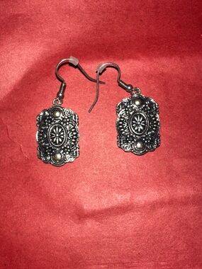 Western Style Antique Silver Dangle Earrings